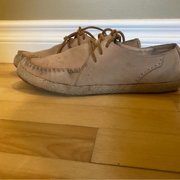 Ugg Azin Moccasin Shoes - GUC - Size 9 - Picture 3 of 7